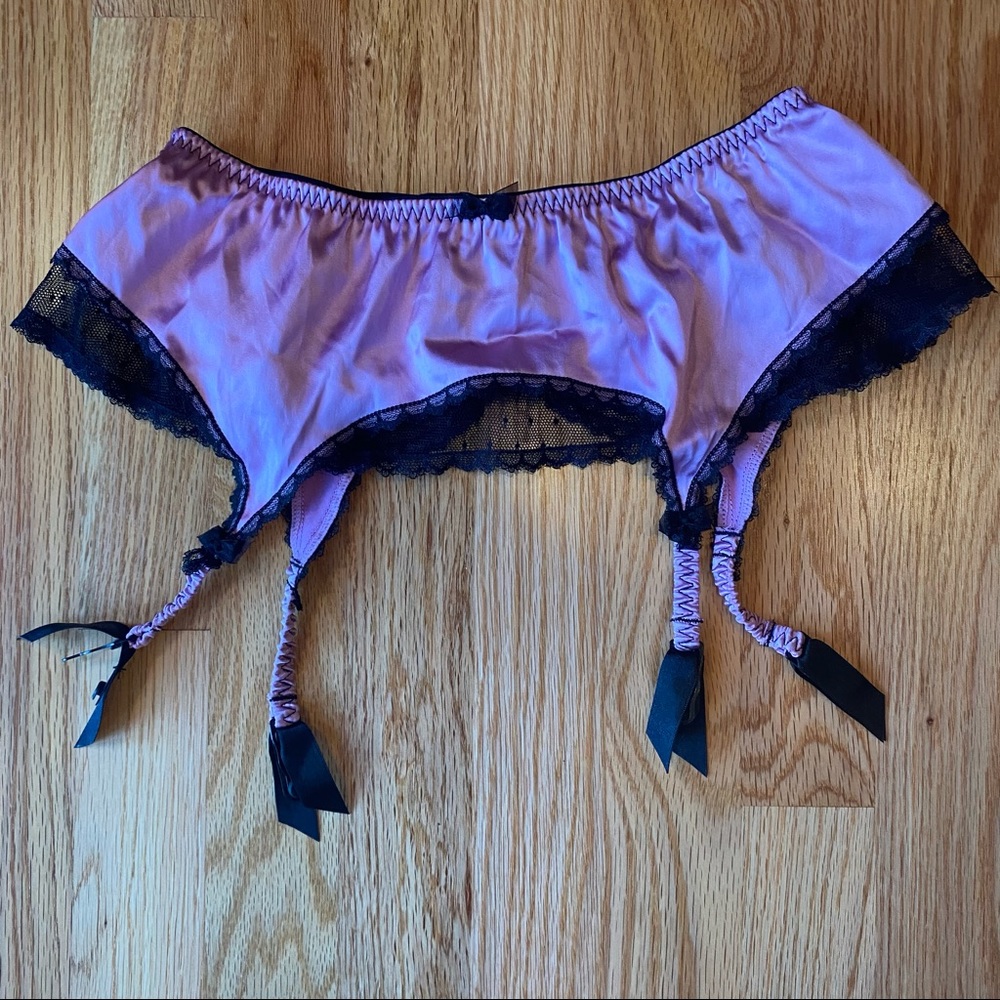 VICTORIA’S SECRET Garter Belt Silk Lace